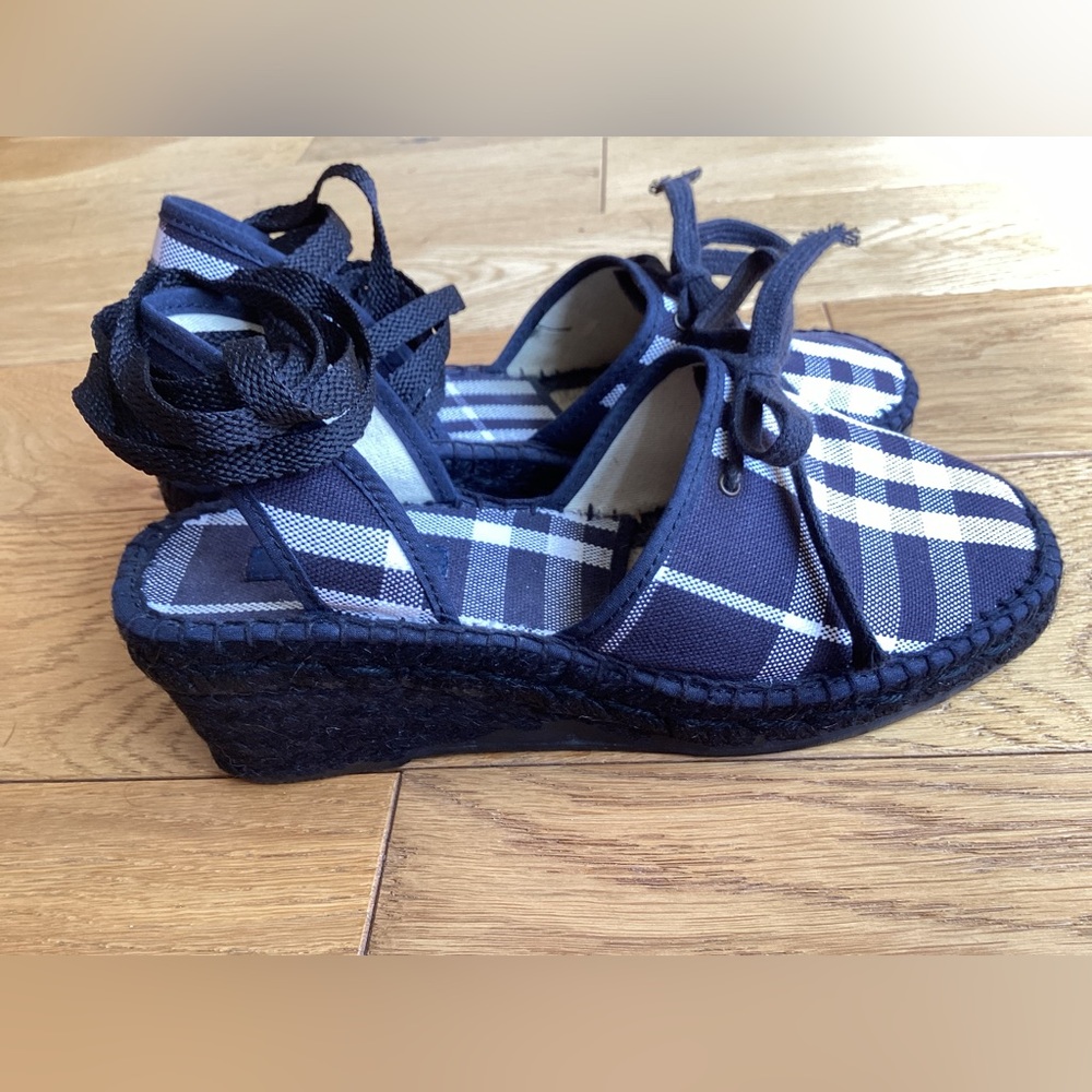 Burberry Black and white espadrille wedges - Picture 2 of 7